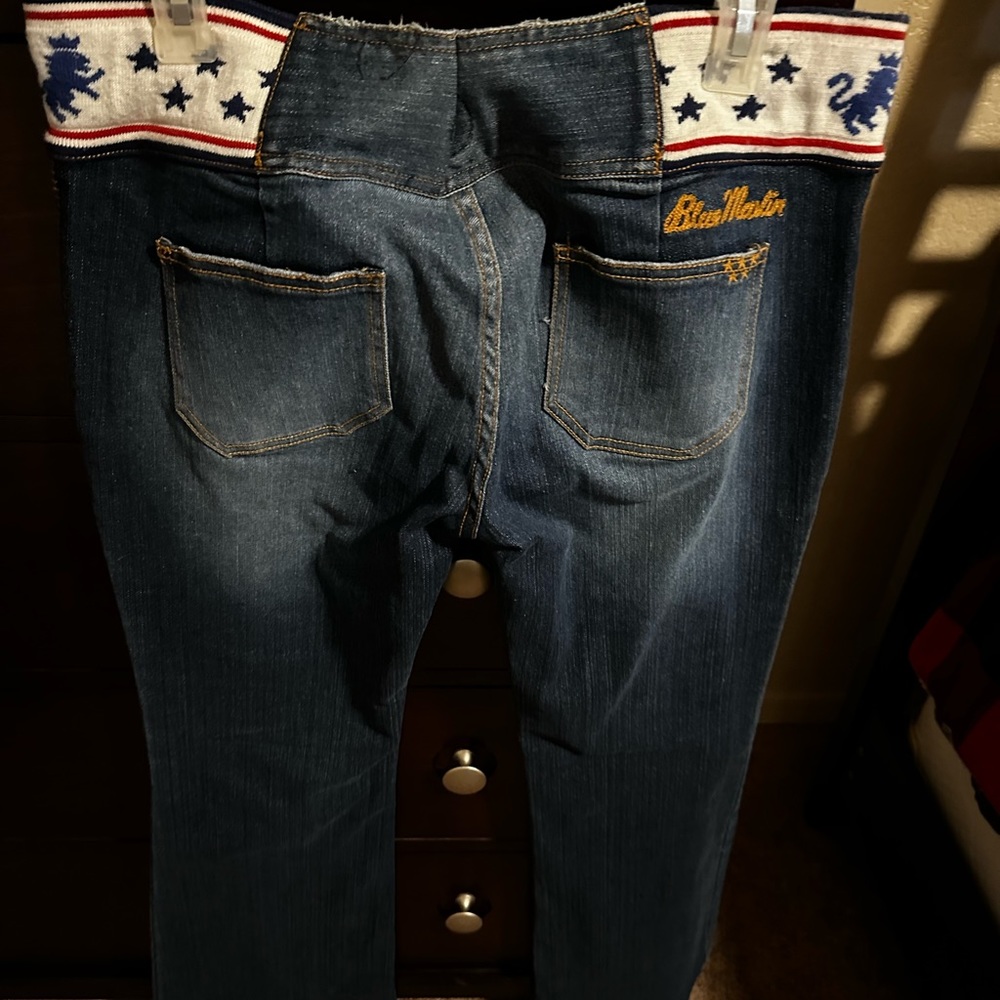 Very nice jeans never worn them, no rips no tears.